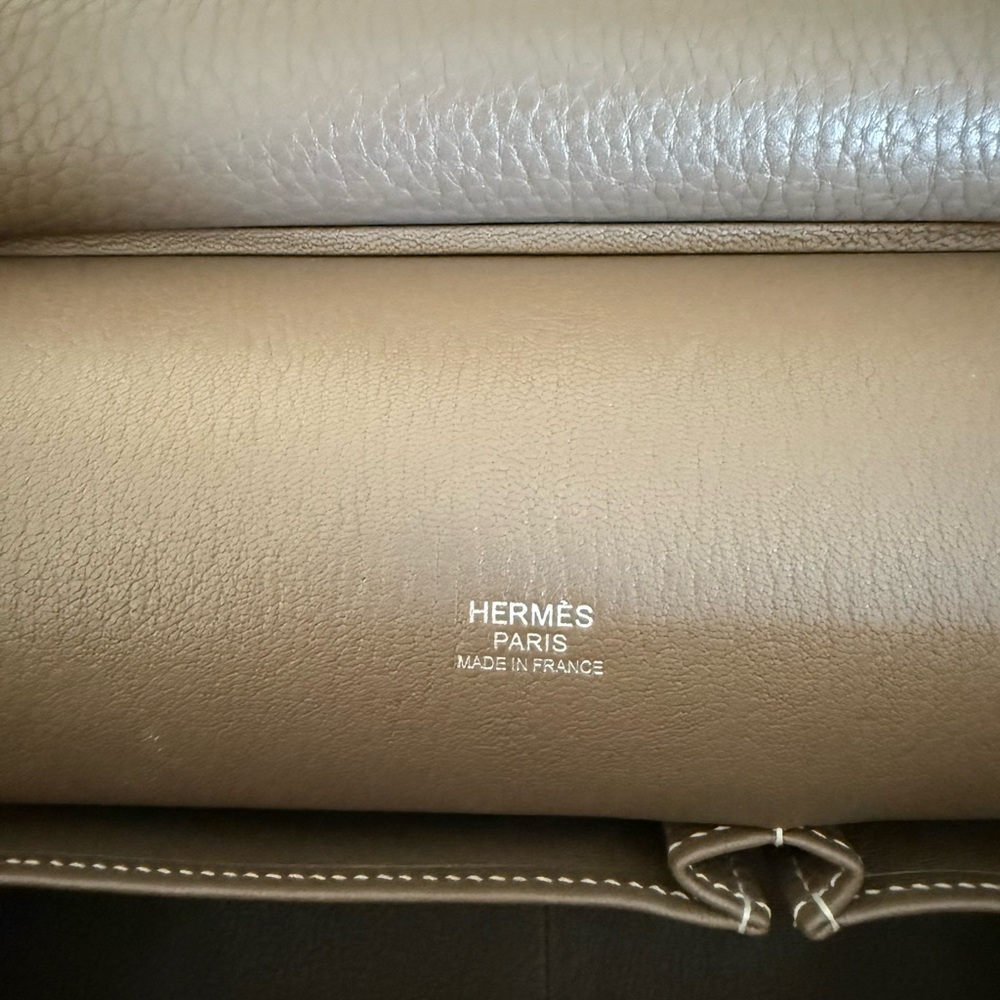 Hermès Taurillon Clemence Jypsiere 31 in Etoupe, great preowned condition - Picture 7 of 14